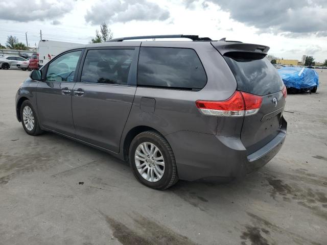5TDYK3DC7DS389872 - 2013 TOYOTA SIENNA XLE BROWN photo 2
