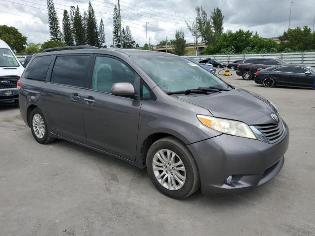 5TDYK3DC7DS389872 - 2013 TOYOTA SIENNA XLE BROWN photo 4