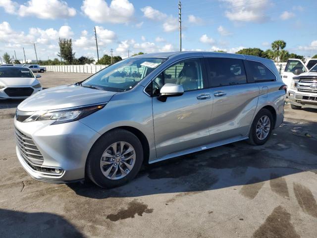 2021 TOYOTA SIENNA XLE, 