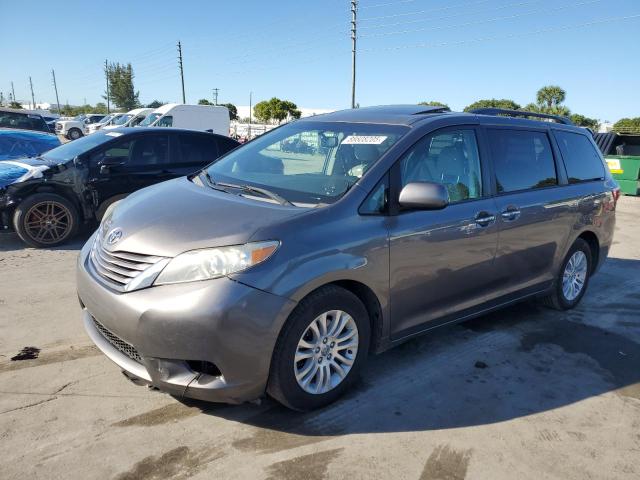 2016 TOYOTA SIENNA XLE, 