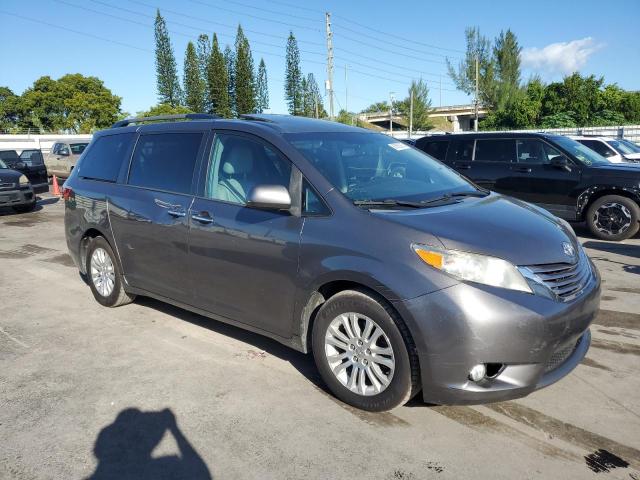 5TDYK3DC2GS748842 - 2016 TOYOTA SIENNA XLE GRAY photo 4