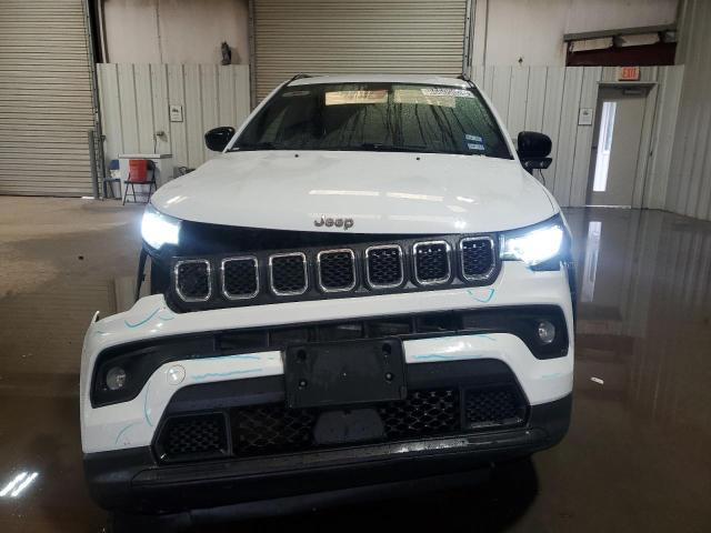 3C4NJDBNXPT553321 - 2023 JEEP COMPASS LATITUDE Beyaz fotoğraf 5