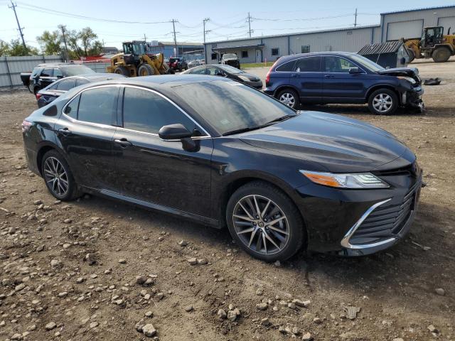 4T1F11BK0RU114934 - 2024 TOYOTA CAMRY XLE BLACK photo 4