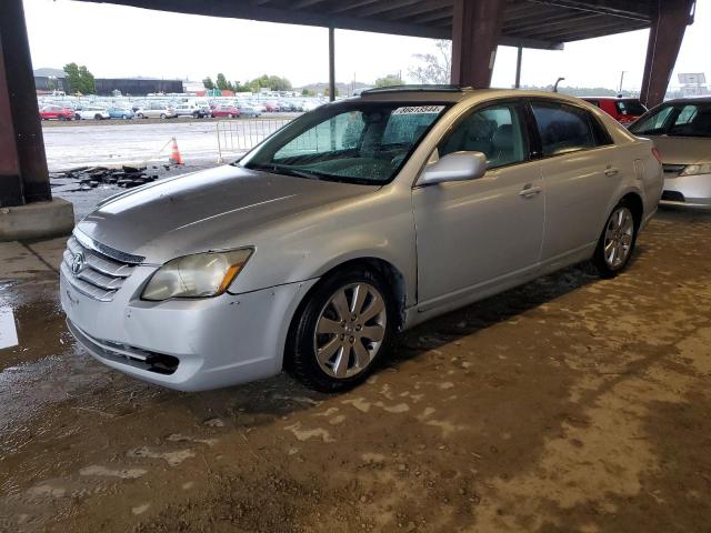 2005 TOYOTA AVALON XL, 