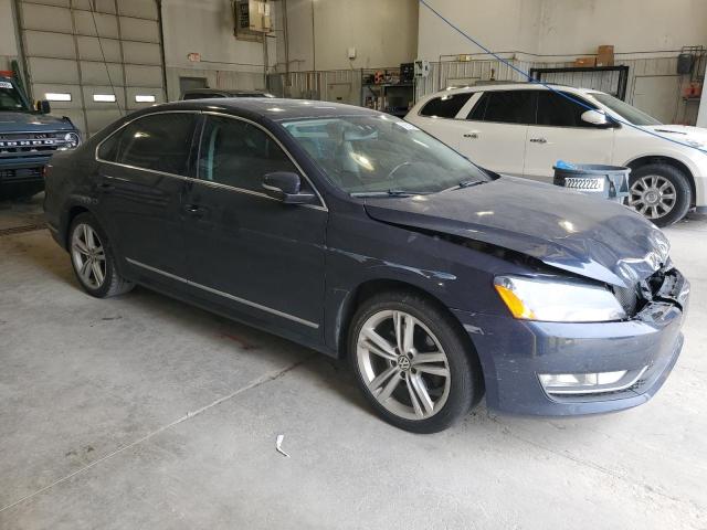 1VWCN7A31DC034076 - 2013 VOLKSWAGEN PASSAT SEL ლურჯი ფოტო 4