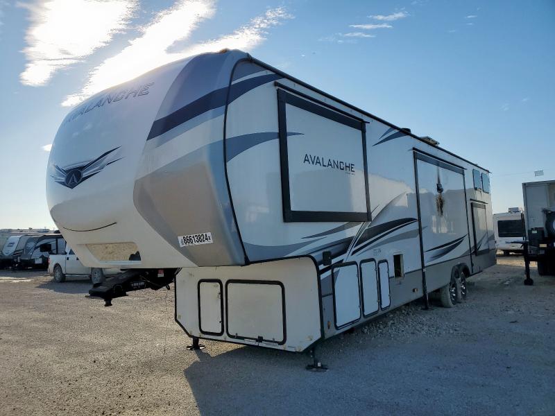 4YDFAVV27NE760755 - 2022 KEYSTONE AVALANCHE ორფეროვანი ფოტო 2