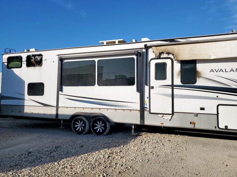 4YDFAVV27NE760755 - 2022 KEYSTONE AVALANCHE ორფეროვანი ფოტო 9