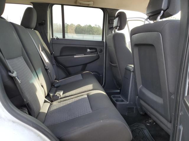 1J4PN3GK8BW542868 - 2011 JEEP LIBERTY RENEGADE 白色 照片 11