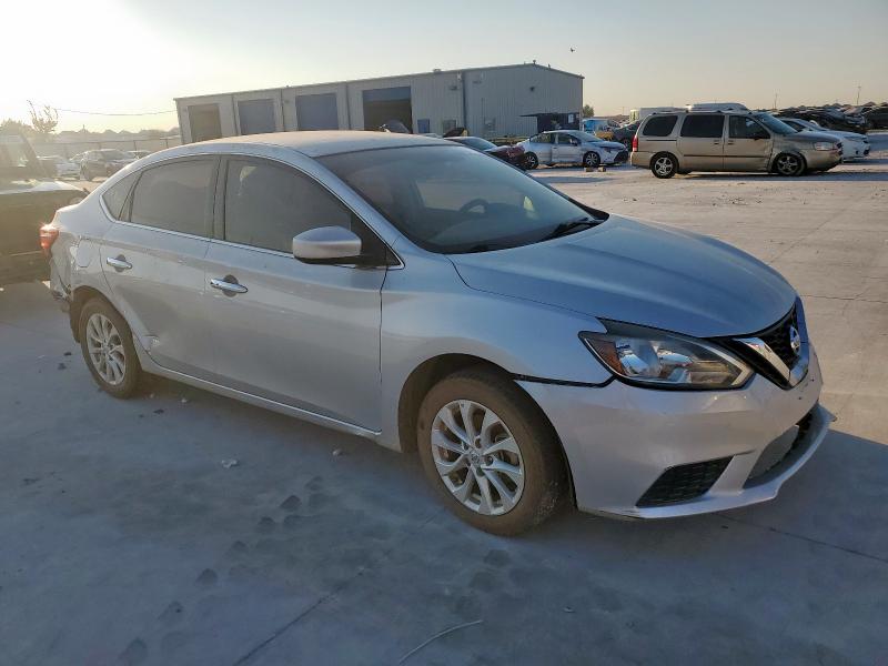 3N1AB7AP2JY241166 - 2018 NISSAN SENTRA S Күміс фото 4