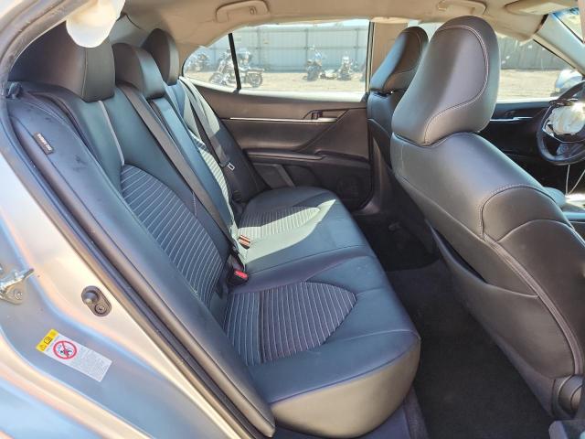 4T1B11HK2JU048056 - 2018 TOYOTA CAMRY L 银色 照片 10