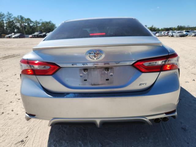 4T1B11HK2JU048056 - 2018 TOYOTA CAMRY L 银色 照片 6