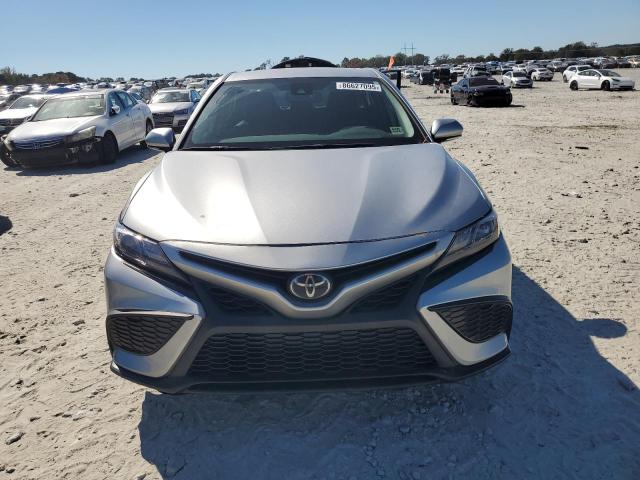 4T1T11AK9RU841381 - 2024 TOYOTA CAMRY SE NIGHT SHADE SILVER photo 5