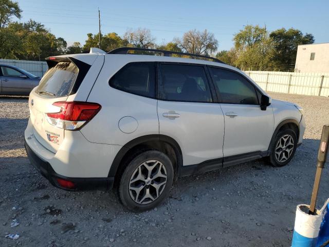 JF2SKAJC9LH442946 - 2020 SUBARU FORESTER PREMIUM WHITE photo 3