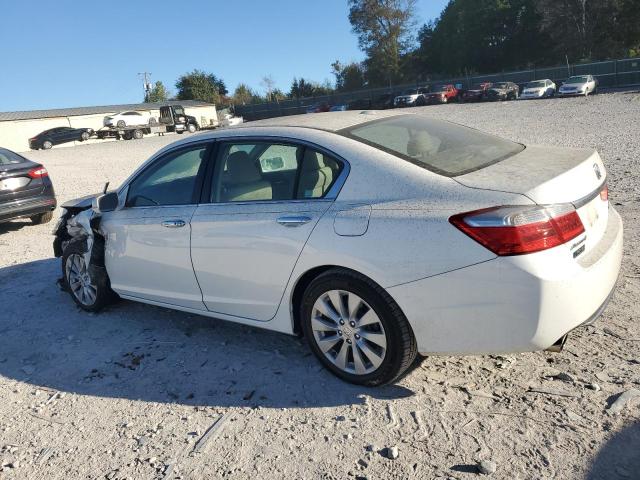 1HGCR3F97FA018235 - 2015 HONDA ACCORD TOURING WHITE photo 2