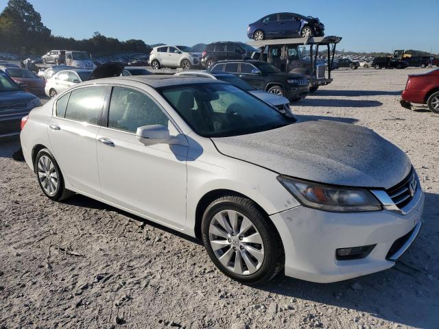 1HGCR3F97FA018235 - 2015 HONDA ACCORD TOURING WHITE photo 4