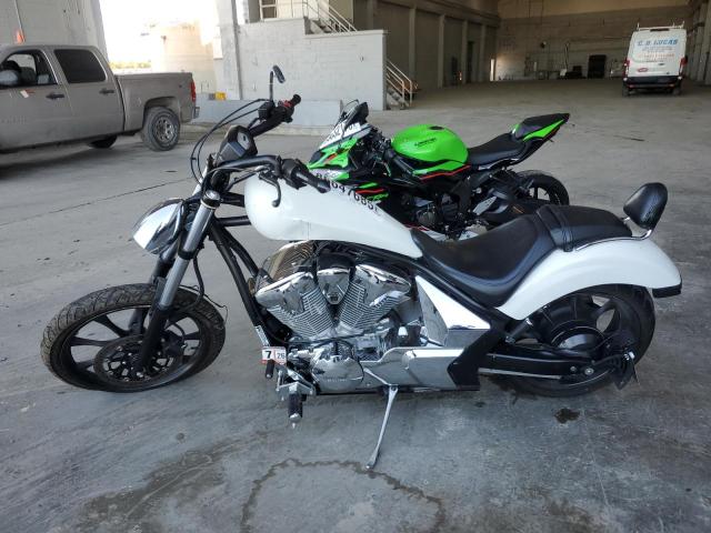 JH2SC6149BK000789 - 2011 HONDA VT1300 CX WHITE photo 3