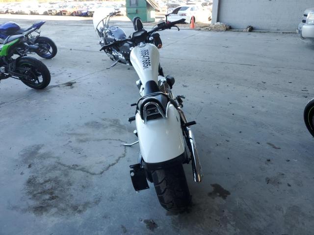 JH2SC6149BK000789 - 2011 HONDA VT1300 CX WHITE photo 4