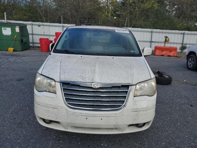 2A4RR5D18AR229010 - 2010 CHRYSLER TOWN & COU TOURING WHITE photo 5