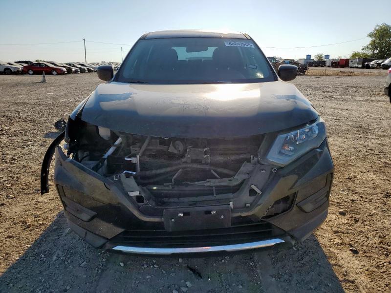 5N1AT2MT0JC758363 - 2018 NISSAN ROGUE S შავი ფოტო 5