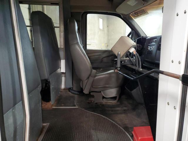 1GBHG31VX41143956 - 2004 CHEVROLET EXPRESS G3 WHITE photo 11