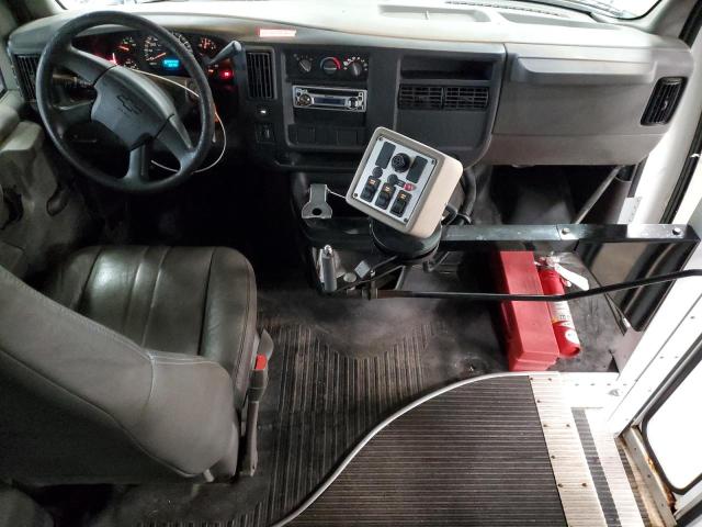 1GBHG31VX41143956 - 2004 CHEVROLET EXPRESS G3 WHITE photo 8