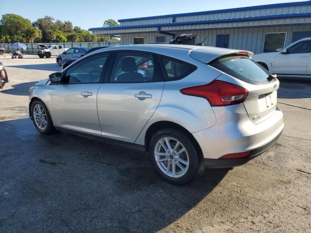 1FADP3K28JL256633 - 2018 FORD FOCUS SE SILVER photo 2