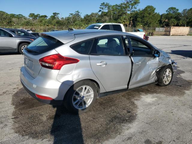 1FADP3K28JL256633 - 2018 FORD FOCUS SE SILVER photo 3