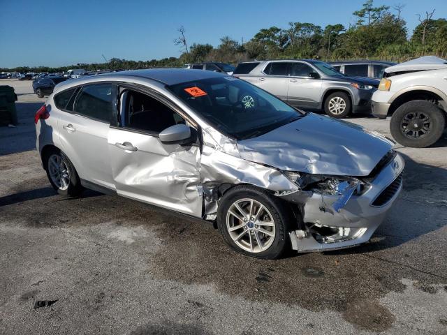 1FADP3K28JL256633 - 2018 FORD FOCUS SE SILVER photo 4