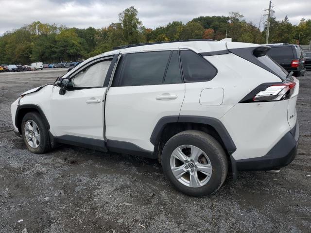 2T3P1RFV7MC170359 - 2021 TOYOTA RAV4 XLE WHITE photo 2