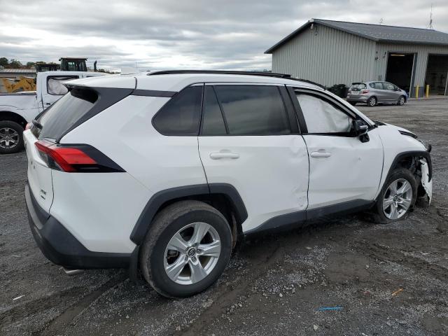 2T3P1RFV7MC170359 - 2021 TOYOTA RAV4 XLE WHITE photo 3
