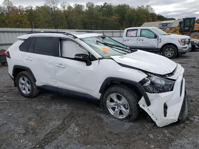 2T3P1RFV7MC170359 - 2021 TOYOTA RAV4 XLE WHITE photo 4