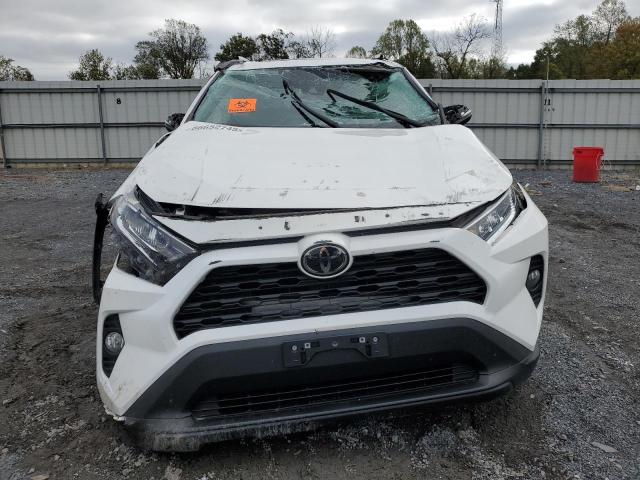 2T3P1RFV7MC170359 - 2021 TOYOTA RAV4 XLE WHITE photo 5