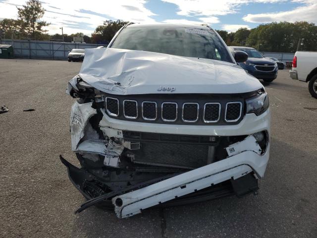 3C4NJDBN4RT604864 - 2024 JEEP COMPASS LATITUDE Blanc photo 5