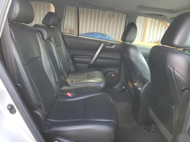 5TDBK3EH0BS069029 - 2011 TOYOTA HIGHLANDER BASE Plata foto 11