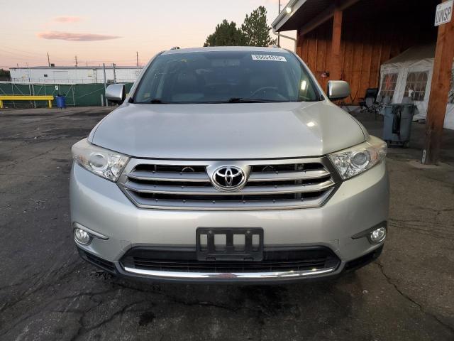 5TDBK3EH0BS069029 - 2011 TOYOTA HIGHLANDER BASE Plata foto 5