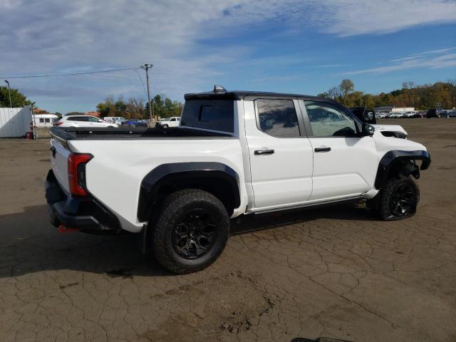3TYLC5LNXRT009411 - 2024 TOYOTA TACOMA DOUBLE CAB WHITE photo 3