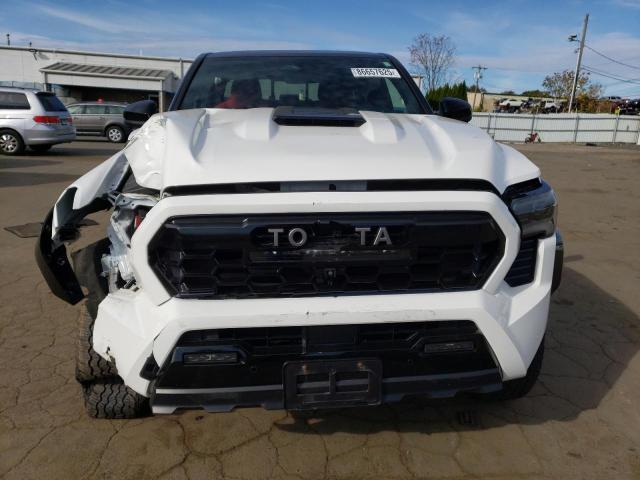 3TYLC5LNXRT009411 - 2024 TOYOTA TACOMA DOUBLE CAB WHITE photo 5