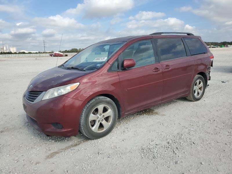 2014 TOYOTA SIENNA LE, 