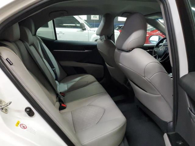 4T1B61HK1JU057431 - 2018 TOYOTA CAMRY XSE WHITE photo 10