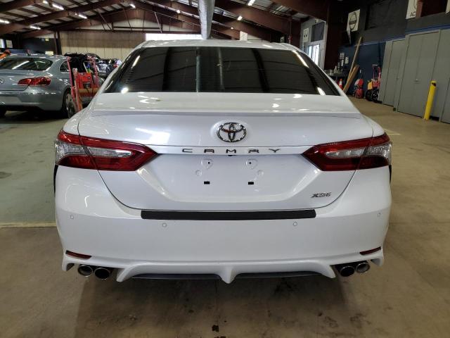 4T1B61HK1JU057431 - 2018 TOYOTA CAMRY XSE WHITE photo 6