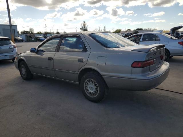 4T1BG22K3WU230952 - 1998 TOYOTA CAMRY CE GRAY photo 2
