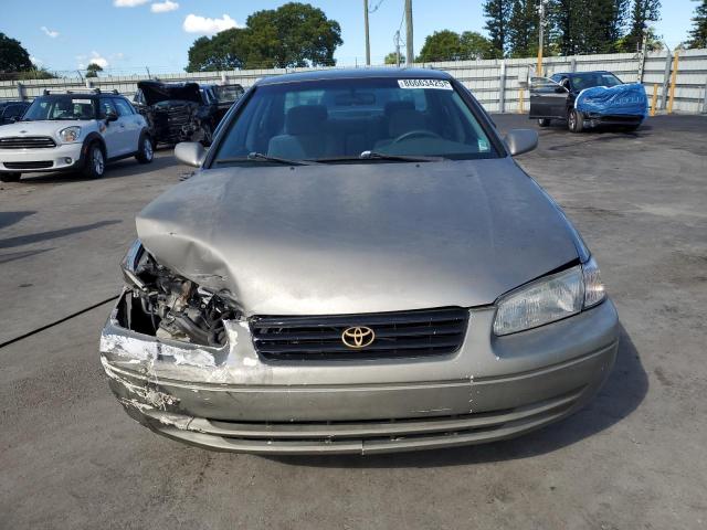 4T1BG22K3WU230952 - 1998 TOYOTA CAMRY CE GRAY photo 5