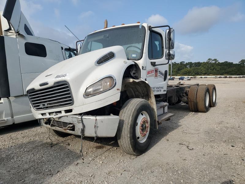 1FVHCYBS8ADAS4099 - 2010 FREIGHTLINER M2 106 MEDIUM DUTY WHITE photo 2