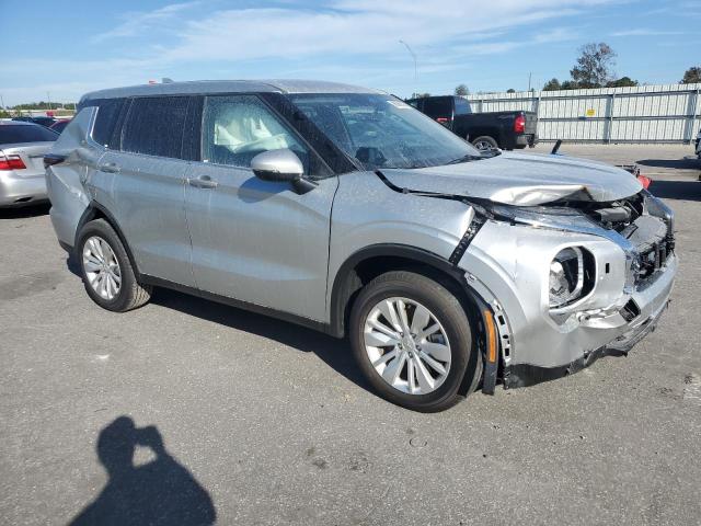 JA4J4UA8XSZ032810 - 2025 MITSUBISHI OUTLANDER ES 银色 照片 4