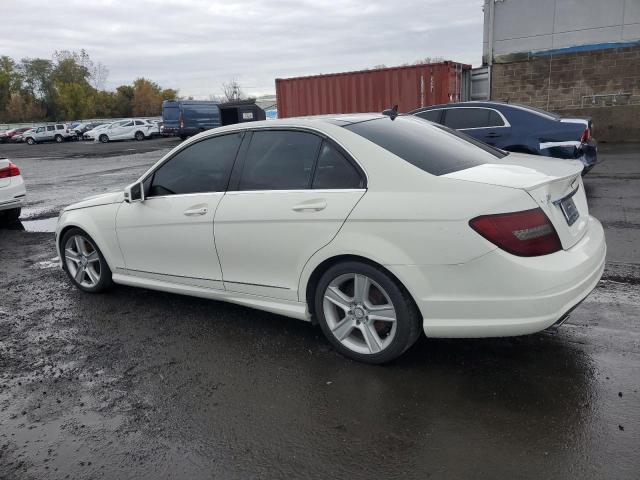 WDDGF8BB9BR159906 - 2011 MERCEDES-BENZ C 300 4MATIC WHITE photo 2