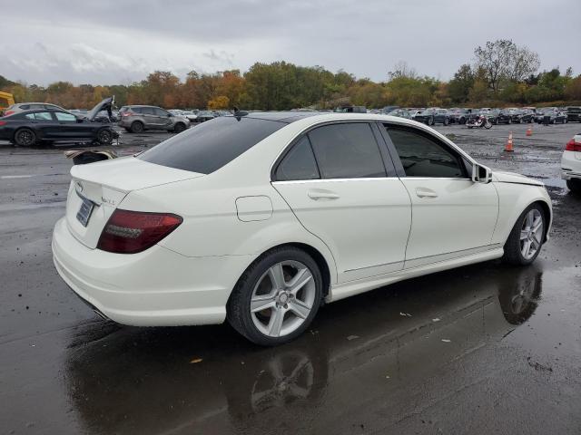 WDDGF8BB9BR159906 - 2011 MERCEDES-BENZ C 300 4MATIC WHITE photo 3
