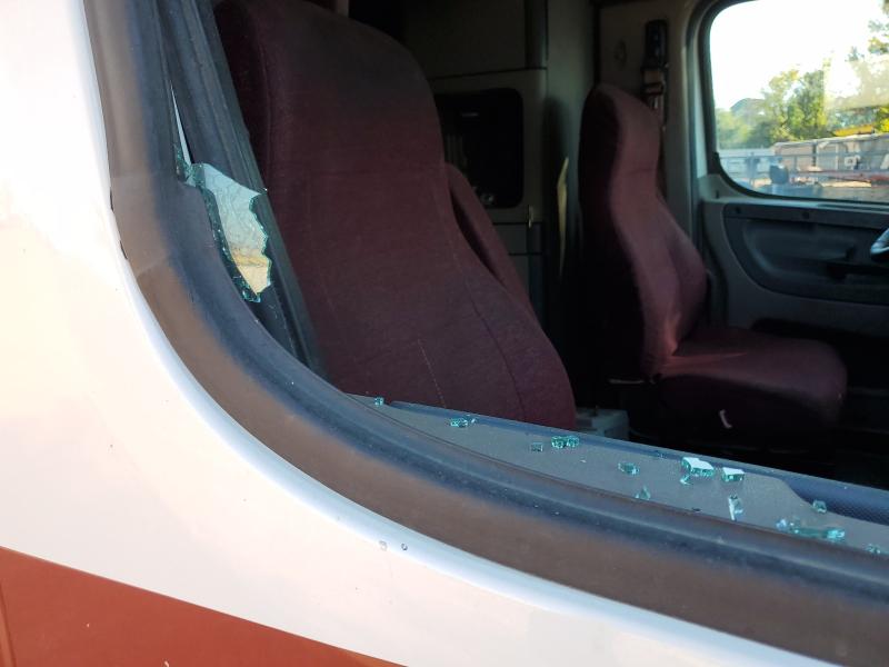 1FUJGHDV3CLBE4477 - 2012 FREIGHTLINER CASCADIA TWO TONE photo 9