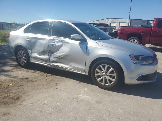 3VWD07AJ7EM223560 - 2014 VOLKSWAGEN JETTA SE 银色 照片 4