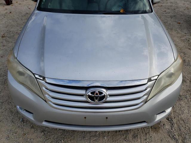 4T1BK3DB5CU462398 - 2012 TOYOTA AVALON BASE Srebrny zdjęcie 11