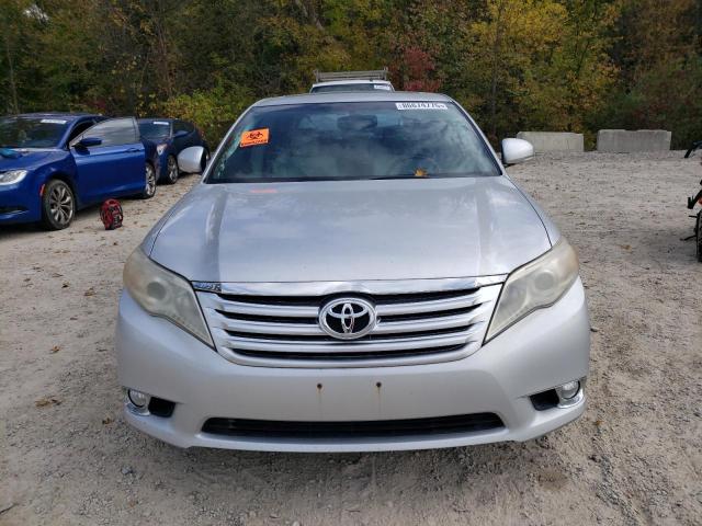 4T1BK3DB5CU462398 - 2012 TOYOTA AVALON BASE Srebrny zdjęcie 5